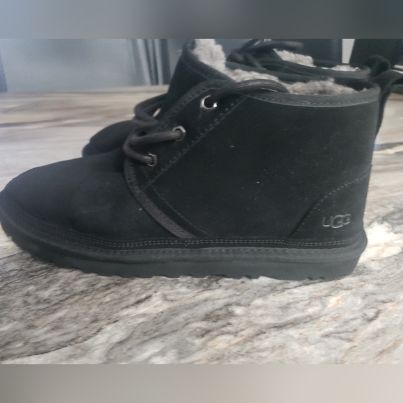 UGG - Picture 2 of 7